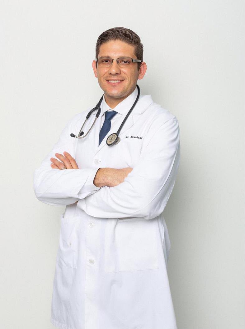 Dr. Ricardo Saenz Coto 